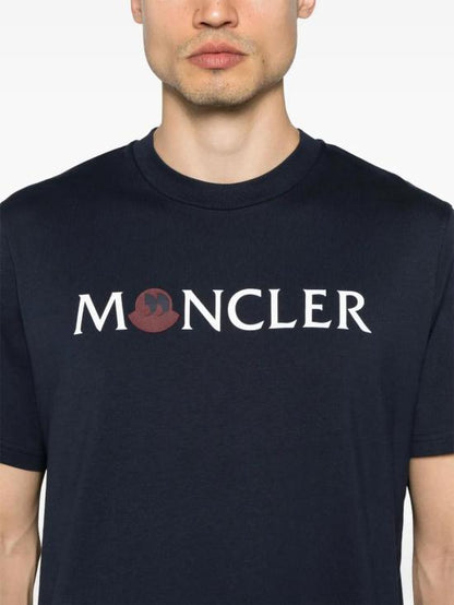 Short -sleeved t -shirt