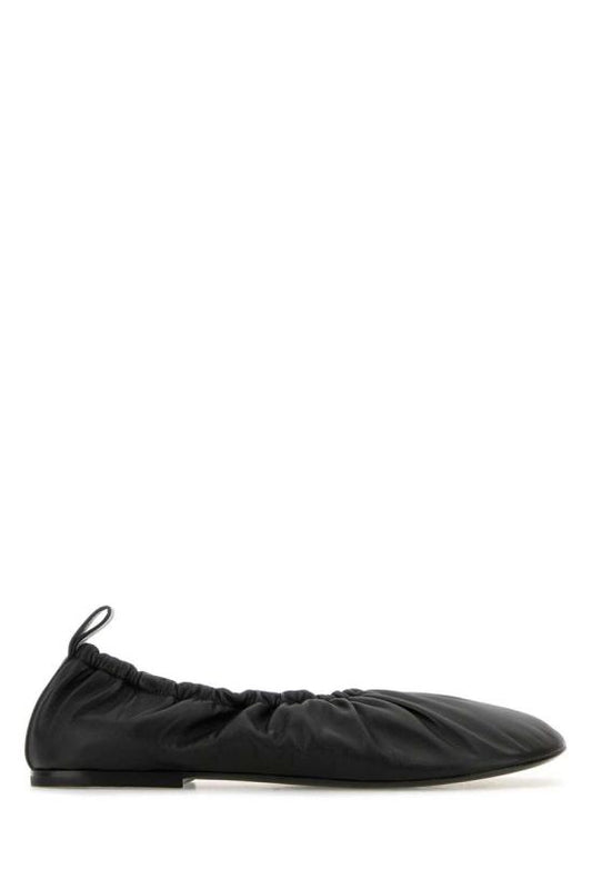 Flat shoes