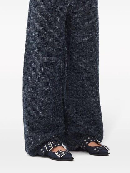 Flat shoes