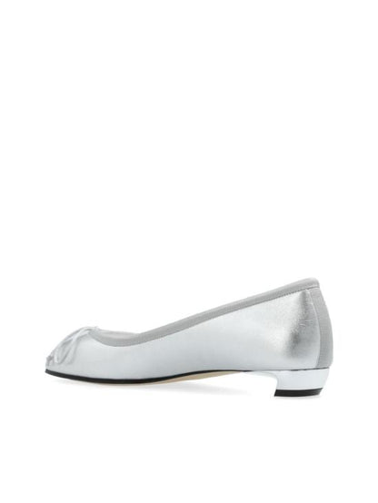 Flat shoes