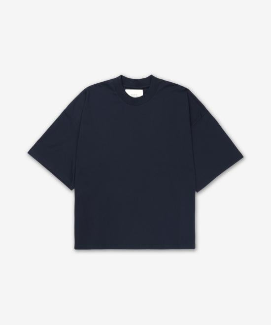 تي شيرت بأكمام قصيرة