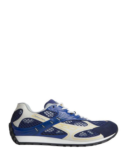 أحذية رياضية