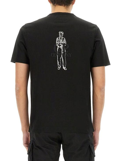 Short -sleeved t -shirt