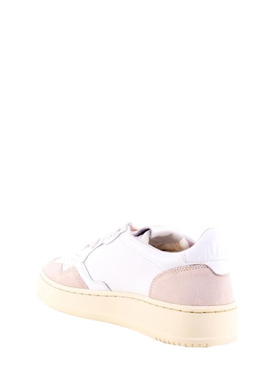 أحذية رياضية