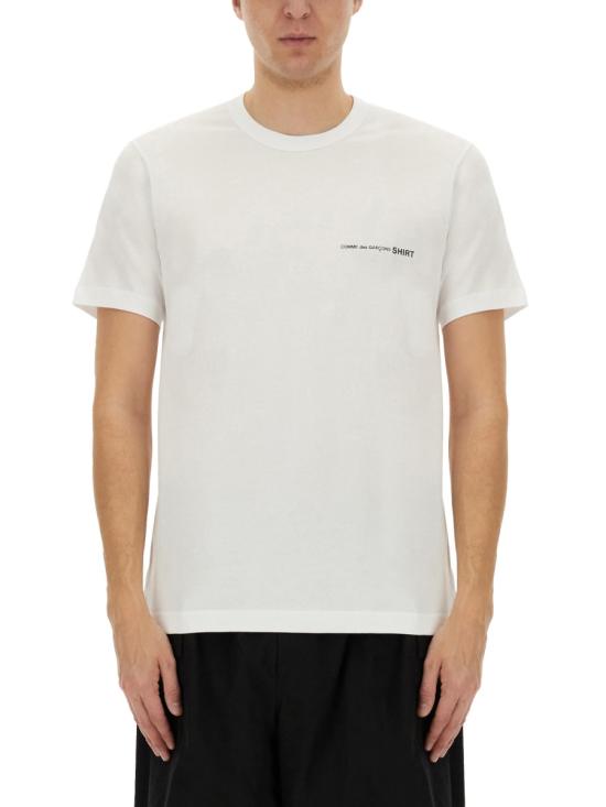 Short -sleeved t -shirt