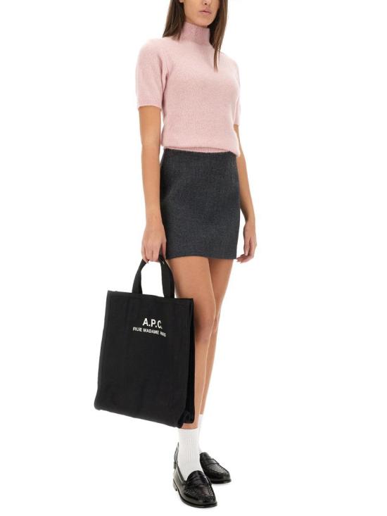 بلوزة ذات رقبة مدورة