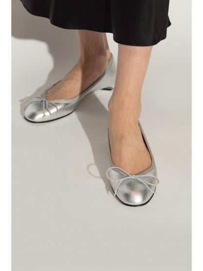 Flat shoes