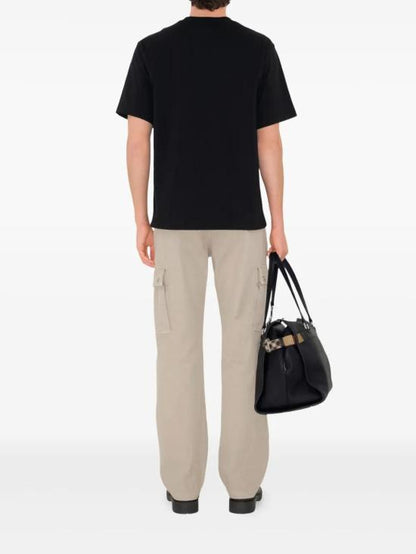 Short -sleeved t -shirt