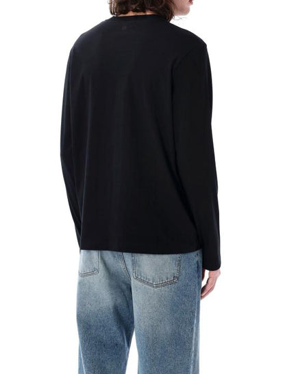 Long-sleeved t-shirt