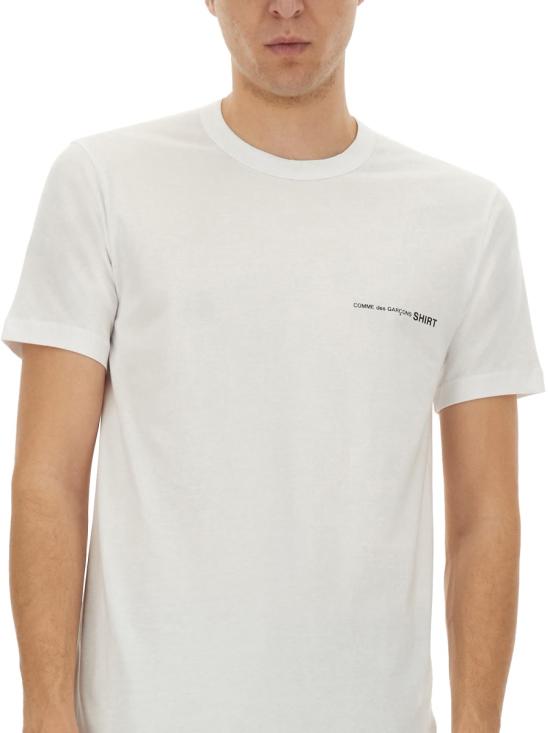 Short -sleeved t -shirt