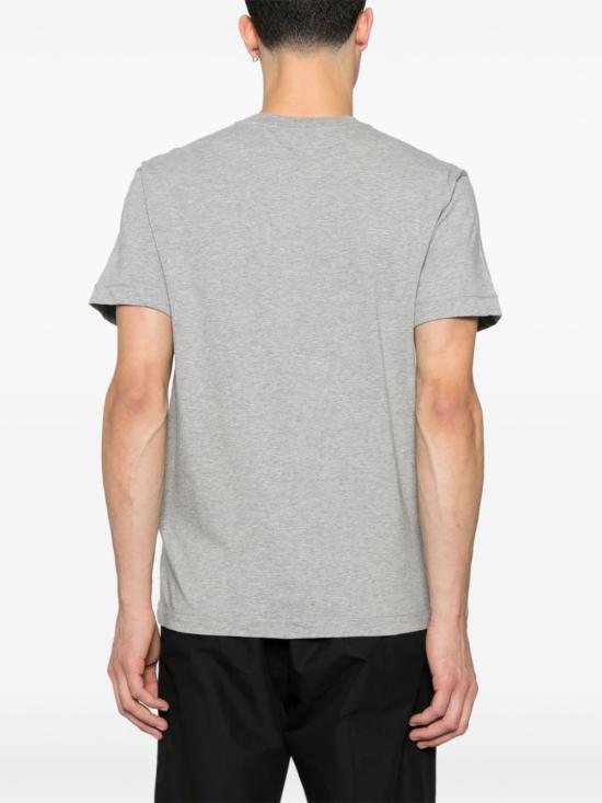 Short -sleeved t -shirt