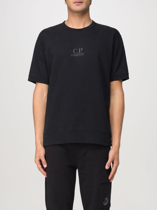 Short -sleeved t -shirt